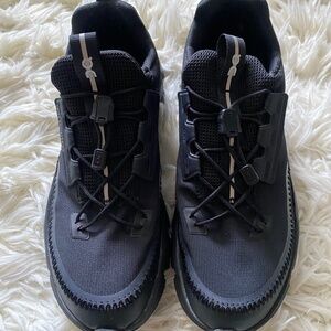 ON black running shoes (size 7.5)